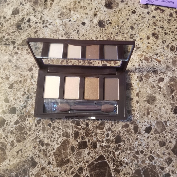 Simply Neutral: Eye Color Quad by Mary Kay - Picture 2 of 7
